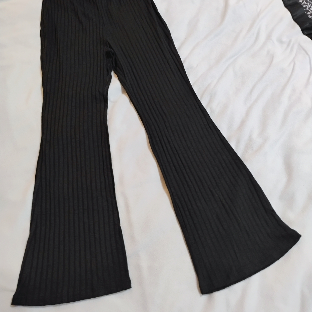 Elegant Black Ribbed Wide Leg Pants - Picture 5 of 9